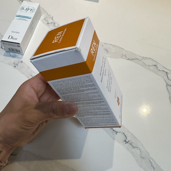 REN GLYCOL LACTIC RADIANCE RENEWAL MASK - Picture 4 of 4